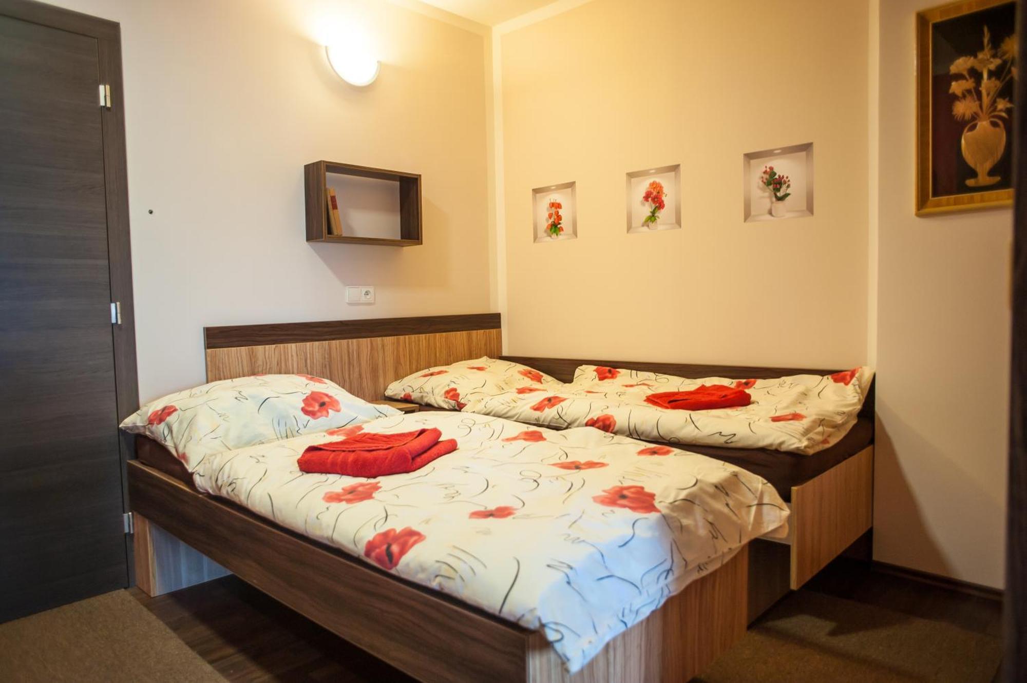 Luční penzion Česká Skalice Esterno foto